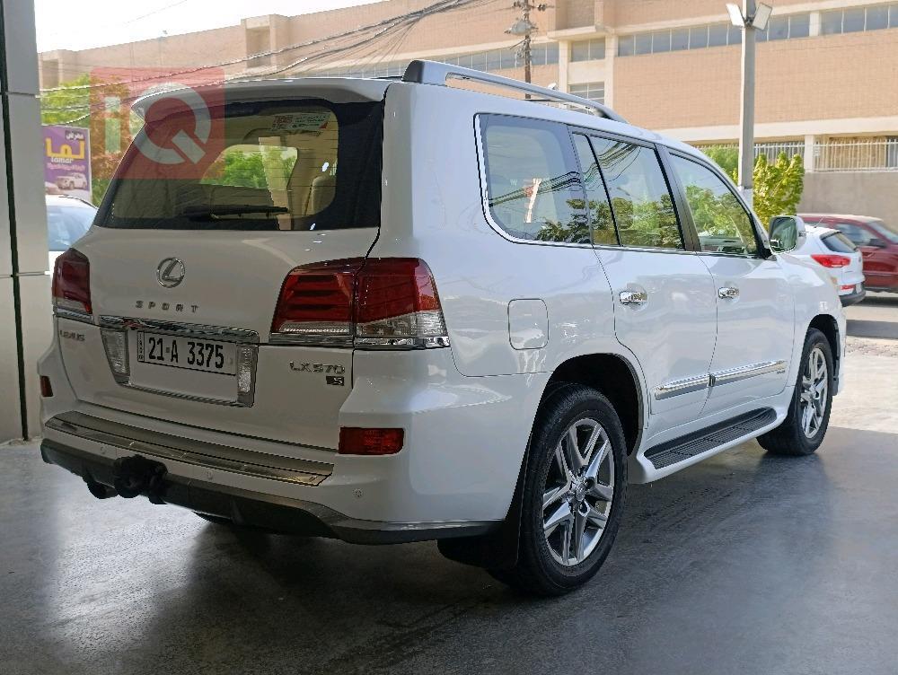 لێکزس LX